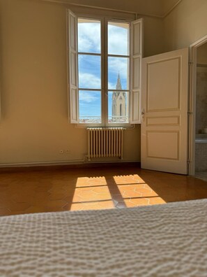 2 soverom, strykejern/-brett, wi-fi og sengetøy