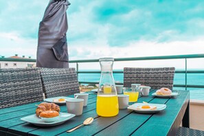 屋外ダイニングエリア