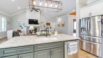 House (3 Bedrooms) | Interior