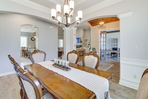 House (3 Bedrooms) | Interior