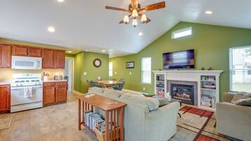 House (3 Bedrooms) | Interior