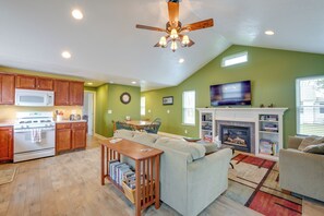 House (3 Bedrooms) | Interior