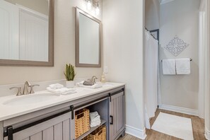 Ferienhaus (2 Bedrooms) | Badezimmer