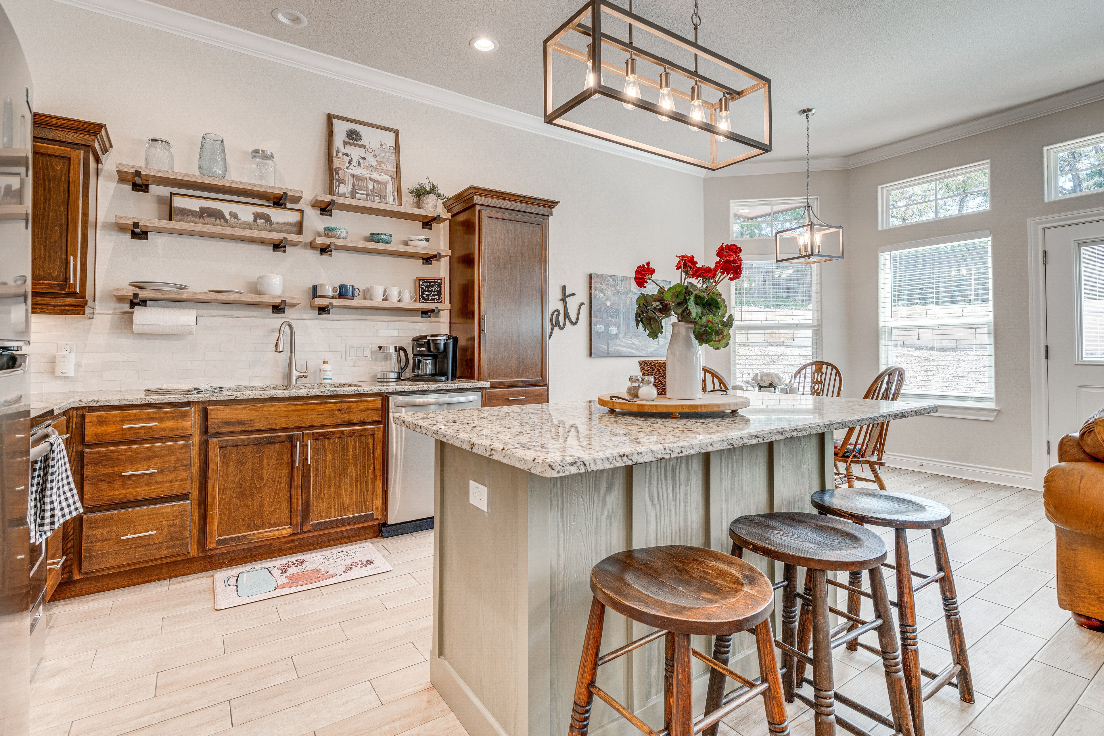 House (2 Bedrooms) | Private kitchen | Microwave, oven, stovetop, dishwasher