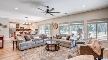 House (5 Bedrooms) | Interior