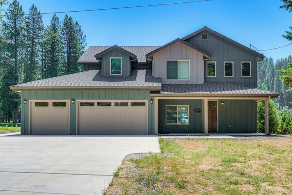 Game Room + Pool Access: Spacious Cabin In Arnold - California