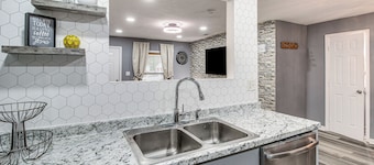 Inviting Savannah Home w/ Yard: 3 Mi to Downtown!