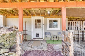 Apartment (2 Bedrooms) | Interior - Dog-friendly Mtn Retreat in Whitehall w/ View! (Whitehall)