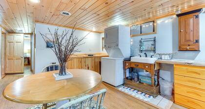 Charming Mountain Retreat w/ View & Outdoor Dining