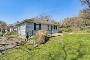 House (1 Bedroom) | Interior - Jefferson City Bungalow: Hot Tub & Patio! (Jefferson City)