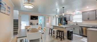 Angola Vacation Rental, Walk to Lake Erie Beach!