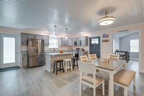 House (3 Bedrooms) | Interior