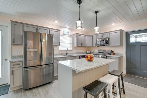 Angola Vacation Rental, Walk to Lake Erie Beach!