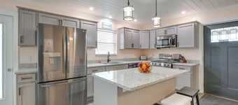Angola Vacation Rental, Walk to Lake Erie Beach!
