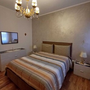 Apartment | 2 bedrooms, desk, free WiFi