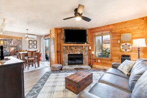 Condo, 1 Bedroom | Living area