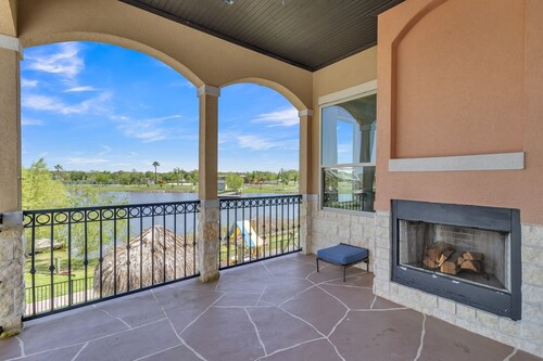 Charming 2 Story Retreat 2 Bedroom Home by RedAwning