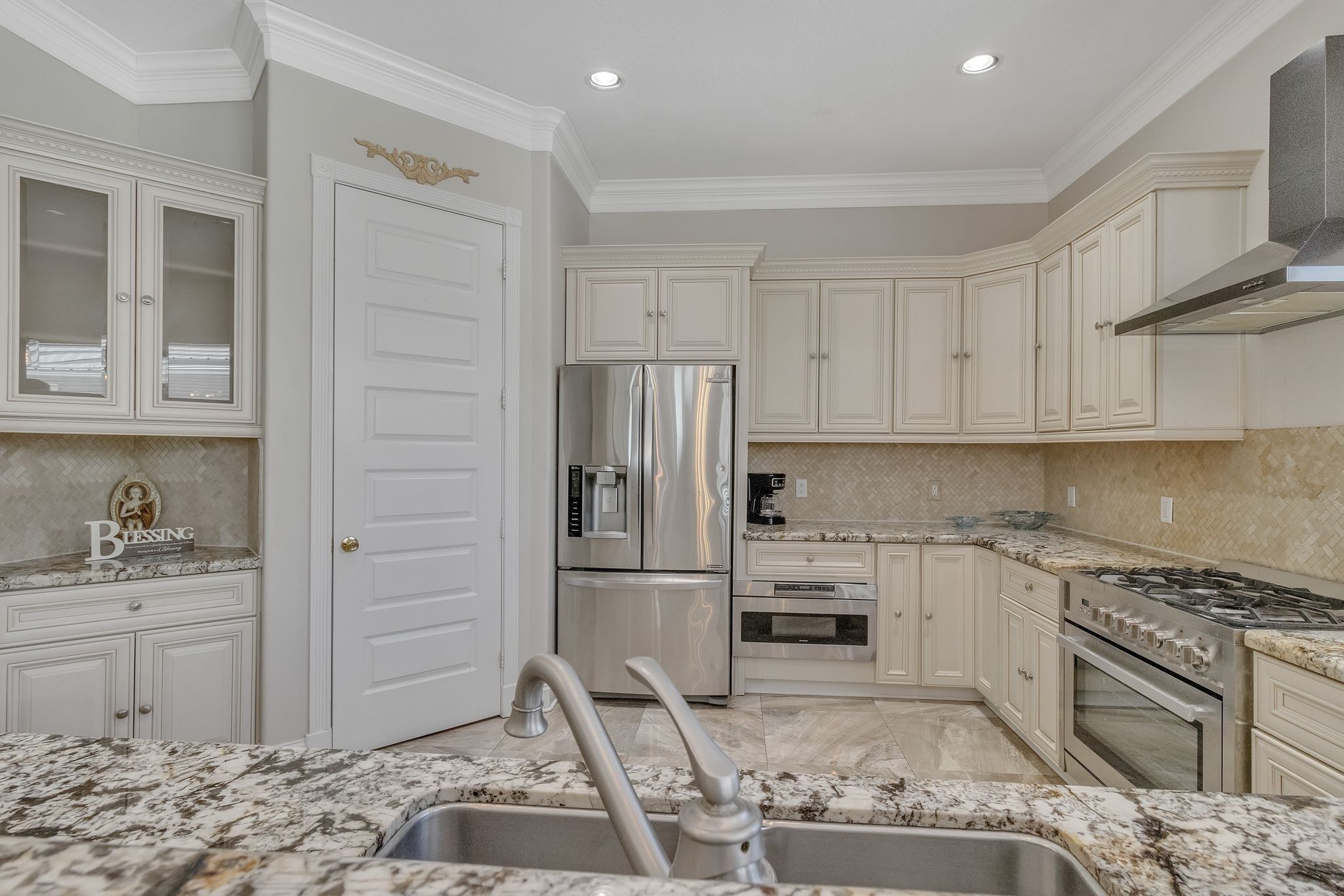 House, 4 Bedrooms | Private kitchen