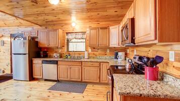 Frigorífico, cafetera o tetera, hervidor eléctrico y tostadora