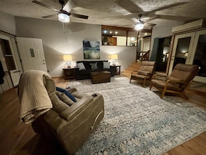 Smart TV, fireplace - The Bungalow on Lake Navajo (Cherokee Village)