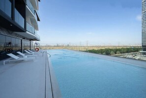 Pool - Beautiful 1BR apartment at Binghatti Heights, JVC by Deluxe Holiday Homes (Dubai)