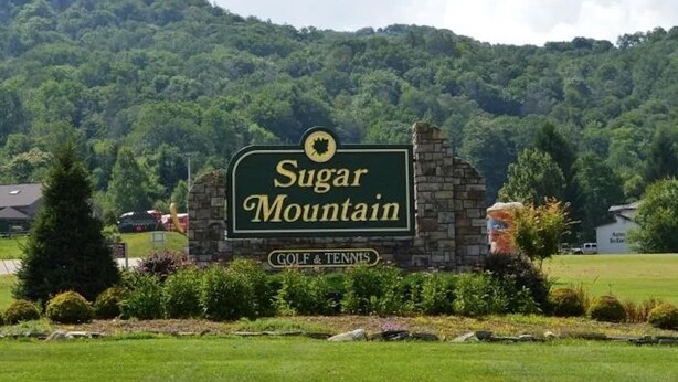 A sign for Sugar Mountain with a golf and tennis facility. - Mountain Oasis fo
Cozy & Peaceful View - Walk 2 All Seasons Resort - Fireplace (Sugar Mountain)