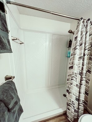 Shower, hair dryer, towels, soap - Mountain Oasis fo
Cozy & Peaceful View - Walk 2 All Seasons Resort - Fireplace (Sugar Mountain)