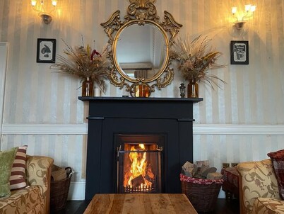 Blend of historic elegance and modern comfort. Family and Pets-Friendly.