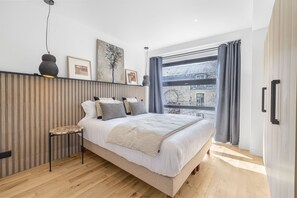 2 slaapkamers, een strijkplank/strijkijzer, gratis wifi, beddengoed