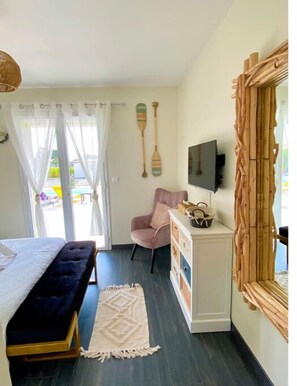 5 soverom, safe på rommet, strykejern/-brett og reiseseng for barn