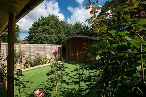 Property grounds - Town Centre House (Hatfield)