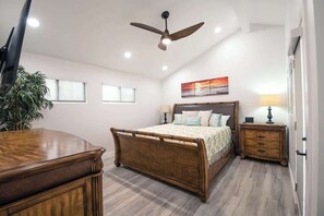 3 soverom, strykejern/-brett, wi-fi (inkludert) og sengetøy