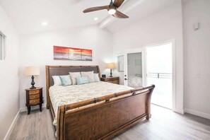 3 slaapkamers, een strijkplank/strijkijzer, gratis wifi, beddengoed