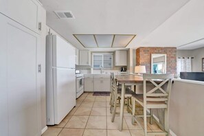 Fridge, microwave, oven, stovetop - Oceanfront w/ Large Patio On The Sand (Newport Beach)