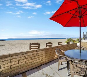 Outdoor dining - Oceanfront w/ Large Patio On The Sand (Newport Beach)