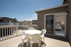 Outdoor dining - 4BR Ocean Escape | Steps from the Beach (Newport Beach)