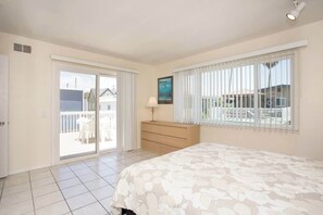 4 bedrooms, iron/ironing board, free WiFi, bed sheets - 4BR Ocean Escape | Steps from the Beach (Newport Beach)