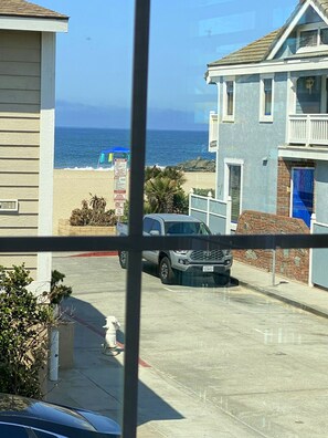 Beach nearby - Ocean Breeze Steps from the Beach (Newport Beach)