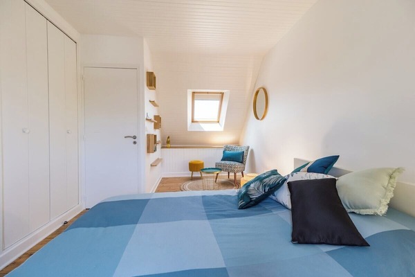 2 bedrooms, internet, bed sheets