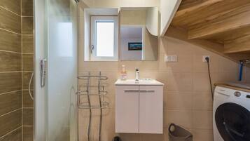 Douche, sĂšche-cheveux