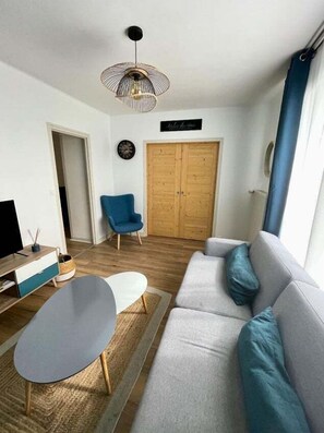 Unclassified image, 5 of 19, button