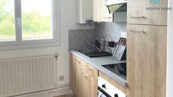 Fridge, microwave, oven, coffee/tea maker