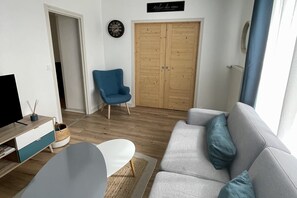 Unclassified image, 5 of 18, button