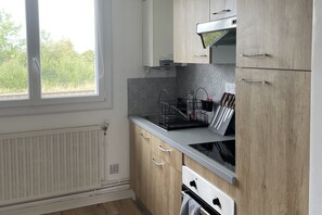 Fridge, microwave, oven, coffee/tea maker