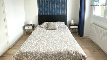 1 slaapkamer, een strijkplank/strijkijzer, reisbedje, wifi