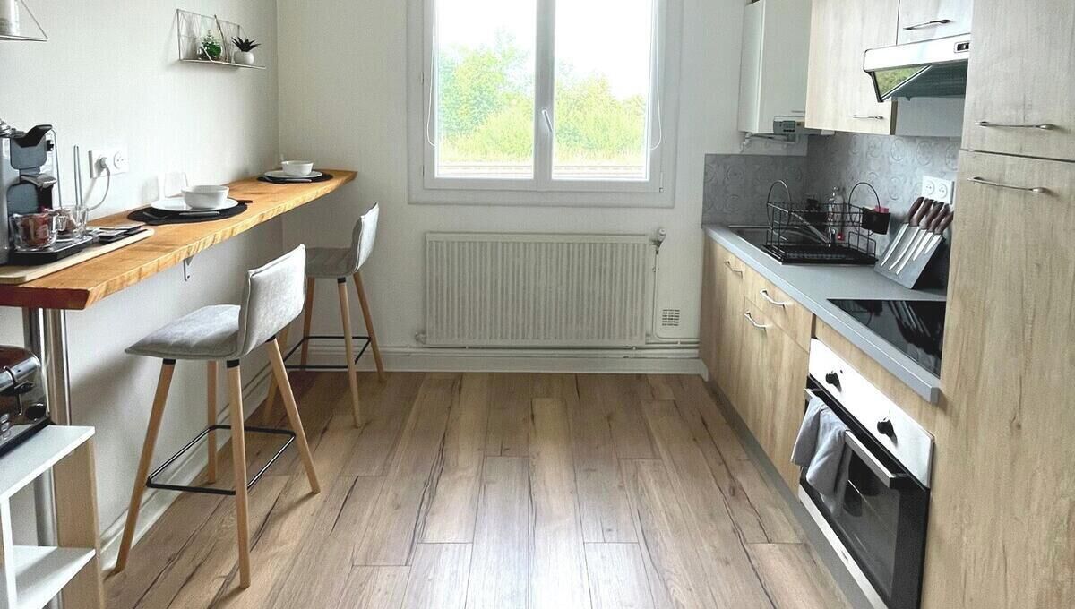 Fridge, microwave, oven, coffee/tea maker