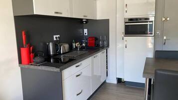 Kühlschrank, Mikrowelle, Geschirrspüler