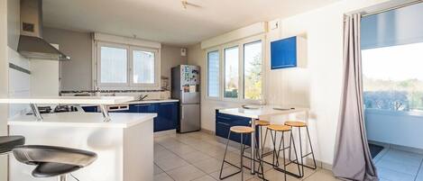 Fridge, microwave, oven, dishwasher