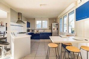 Réfrigérateur, micro-ondes, four, lave-vaisselle