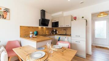 Réfrigérateur, micro-ondes, four, lave-vaisselle